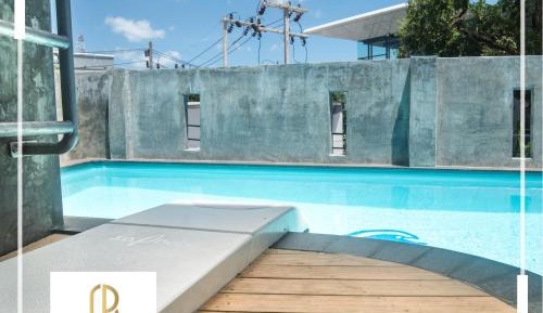 Deluxe Pool Access