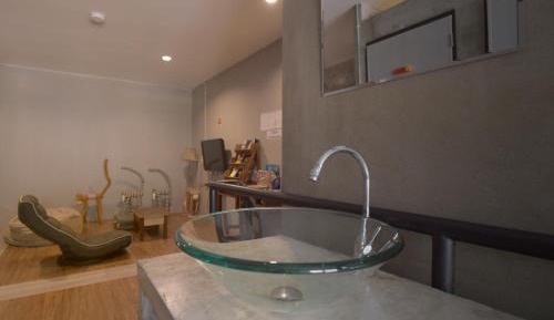 Standard Twin Room with Shared Bathroom