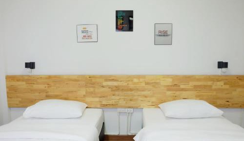 Standard Twin Room with Shared Bathroom