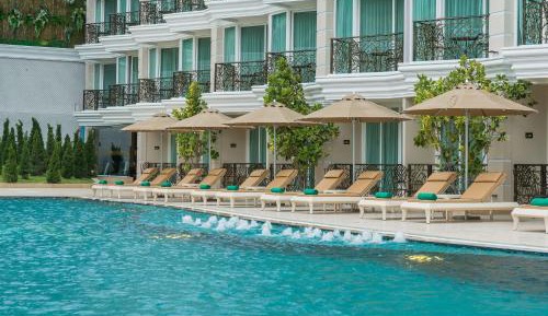 Deluxe Pool View