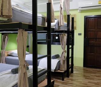 Bunk Bed in Mixed Dormitory Room