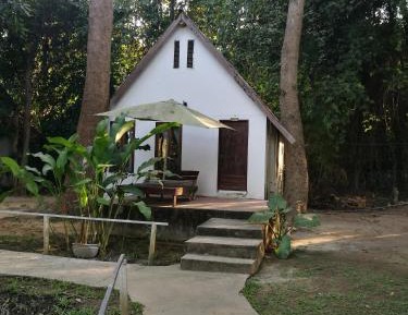 Deluxe King Room with Garden View