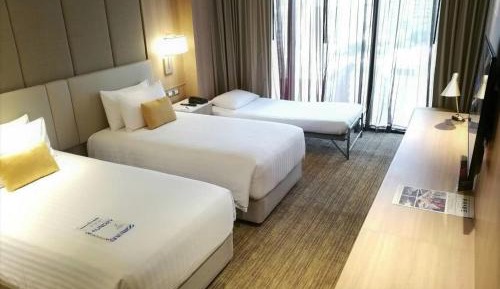 Grand Premier with Roll-away bed