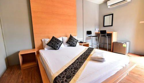 Deluxe Queen Room