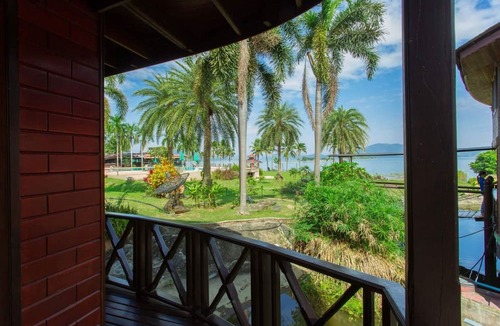 Song Phi Nong Resort | Kaengkrachan Boathouse Paradise Resort