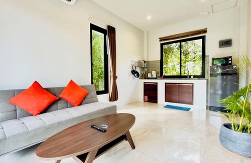 Haad Pleayleam Hotel | Naiwok Hills