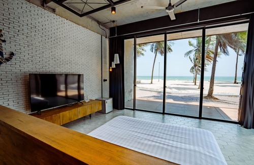 Thap Sakae Hotel | The Bloc At Sea