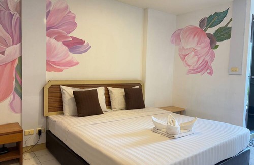 Din Daeng Hotel | OYO 75446 Travis Inthamara 49