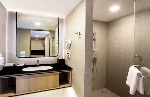 Yan Nawa Hotel | Holiday Inn Express and Suites Bangkok Central Pier by IHG