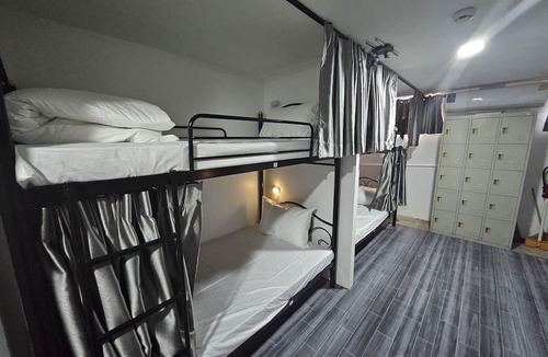 South Pattaya Hostel | Jomtien Beach Hostel - Soi 7 Prime Spot - 200m to Beach next to Food Market