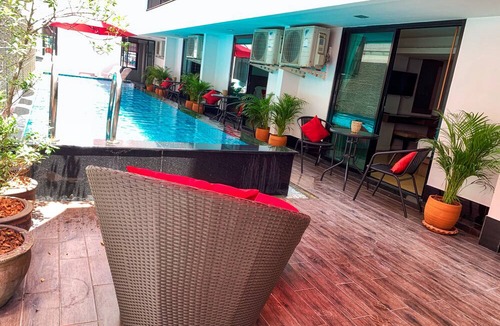 South Pattaya Hostel | Jomtien Beach Hostel - Soi 7 Prime Spot - 200m to Beach next to Food Market