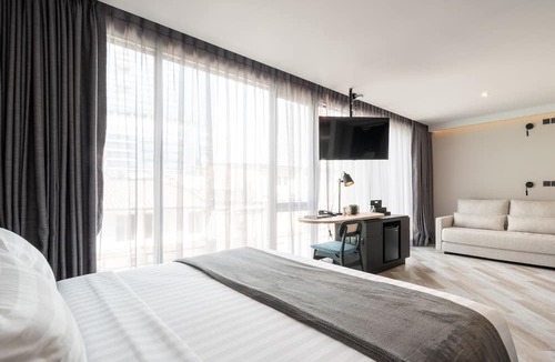 Khlong Toei Hotel | Seekers Finders Rama IV Hotel, SureStay Collection by BW