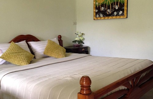 Bophut Hills Hotel | Baan Sala Lung Dam Hotel
