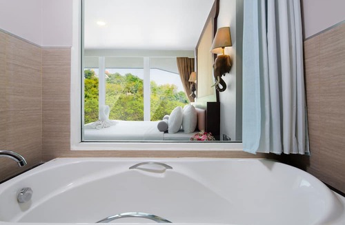 Pratumnak Hill Hotel | Aiyara Grand Hotel
