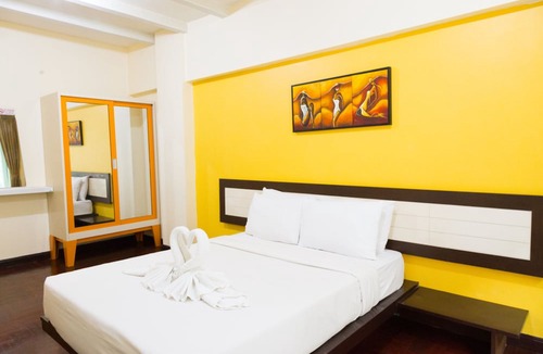Hua Mak Hotel | TM Residence 42 By RoomQuest Hospitality