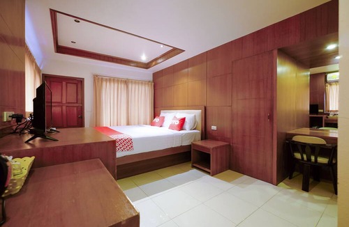 Na Thon Hotel | OYO 629 Chaytalay Palace Hotel