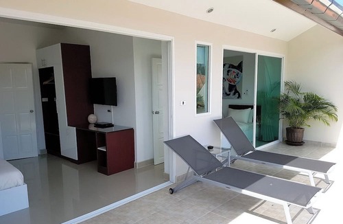 Bang Po Apartment | Beachside 3-bedroom Townhouse w Private Pool at 70 Meters From Beach