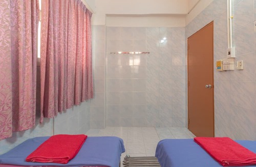 Wat Bowon Niwet House | New Central Guesthouse