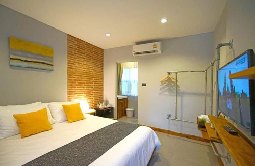 Chang Phueak Hotel | Yellow Pillow Village