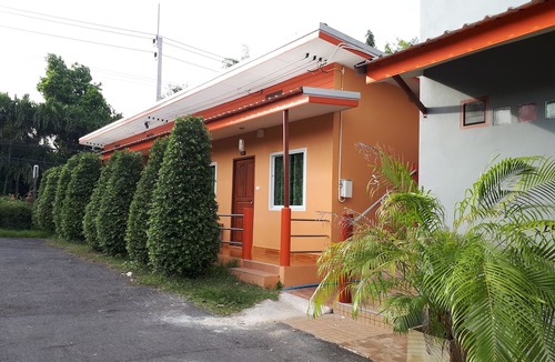 Ban Pong Hotel | Baan Rimnam Resort