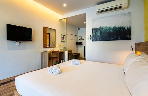 Khlong Khoen Hotel | Lumphawa Amphawa