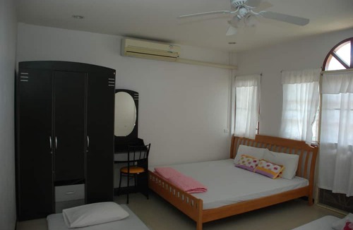 Hat Chao Samran House | Baan Khun Nong