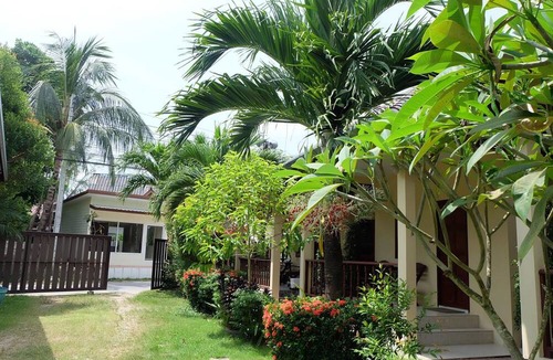 Cherngtalay Hotel | Ron's Bungalow