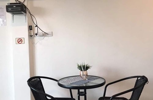 Ko Sichang Hotel | Neutron Bungalow