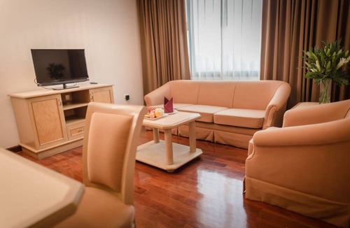 Phaya Thai Hotel | Grand Tower Inn Rama VI Hotel