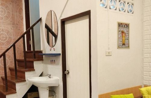 Wisutkasat Hostel | R-One 24-7 Hostel