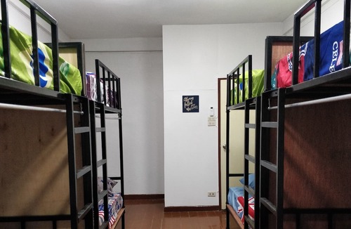 Wisutkasat Hostel | R-One 24-7 Hostel