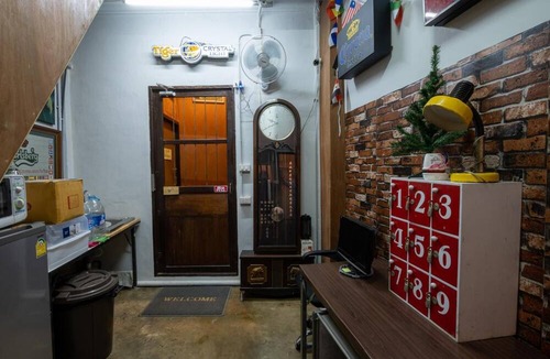 Chakkrawat Hostel | Sip N' Camp - Hostel