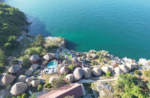 Tha Thaewawong Hotel | Paree Hut Resort Koh Sichang