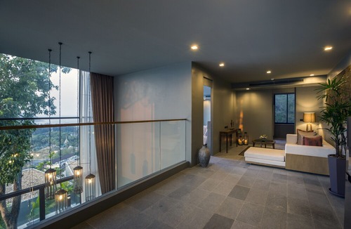 Nai Harn Hotel | Sunsuri Villas