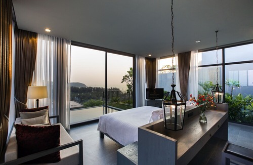 Nai Harn Hotel | Sunsuri Villas