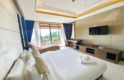 Rawai Hotel | Aqua Resort Phuket - Near Beach and Chalong Pier
