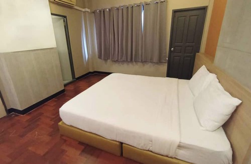 Bang Rak Hotel | GO INN Silom BTS Surasak
