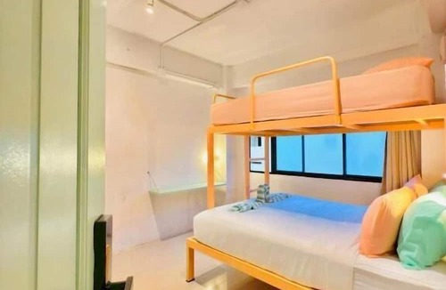Chana Songkhram Hotel | Lazy Sunday Khaosan Hotel