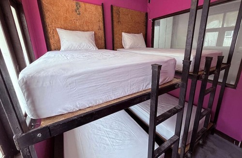 Ramkhamhaeng Hostel | Pink Kraken Hostel