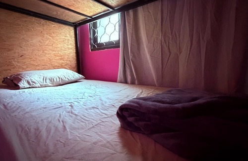 Ramkhamhaeng Hostel | Pink Kraken Hostel