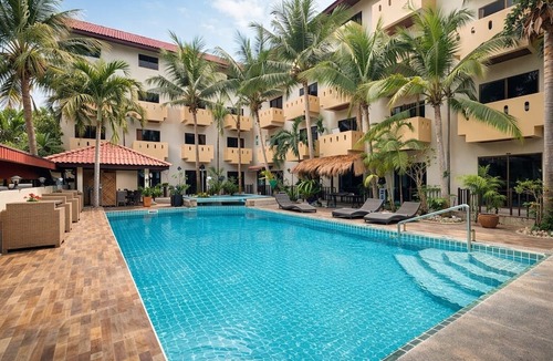 South Pattaya Resort | Akira Resort