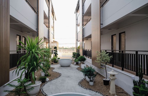 Krathum Lom Hotel | Morning Place