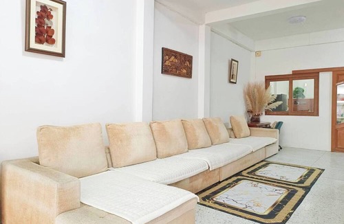 Phra Khanong Apartment | 5 Bedrooms, 4 Bathrooms, 16people