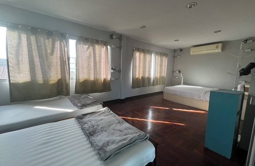 Wat Bowon Niwet Hostel | BNK89 Hostel