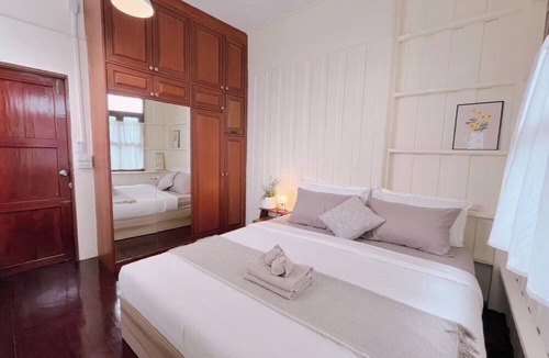 Bangkok Yai Hotel | White & Green Boutique Homestay