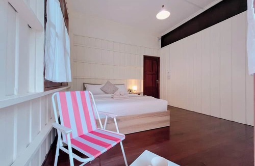 Bangkok Yai Hotel | White & Green Boutique Homestay
