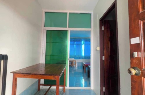 Si Samrong Hotel | OYO 75596 The Sirisuk House