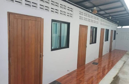 Rayong Apartment | Double Room fan Outer Bathroom 2