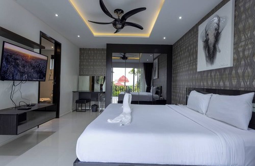 Chalong Villa | Oceanview 4BR Villa Jacuzzi Escape V180