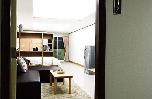 Chan Kasem Hotel | The Chateau Luxury Serviced Apartment